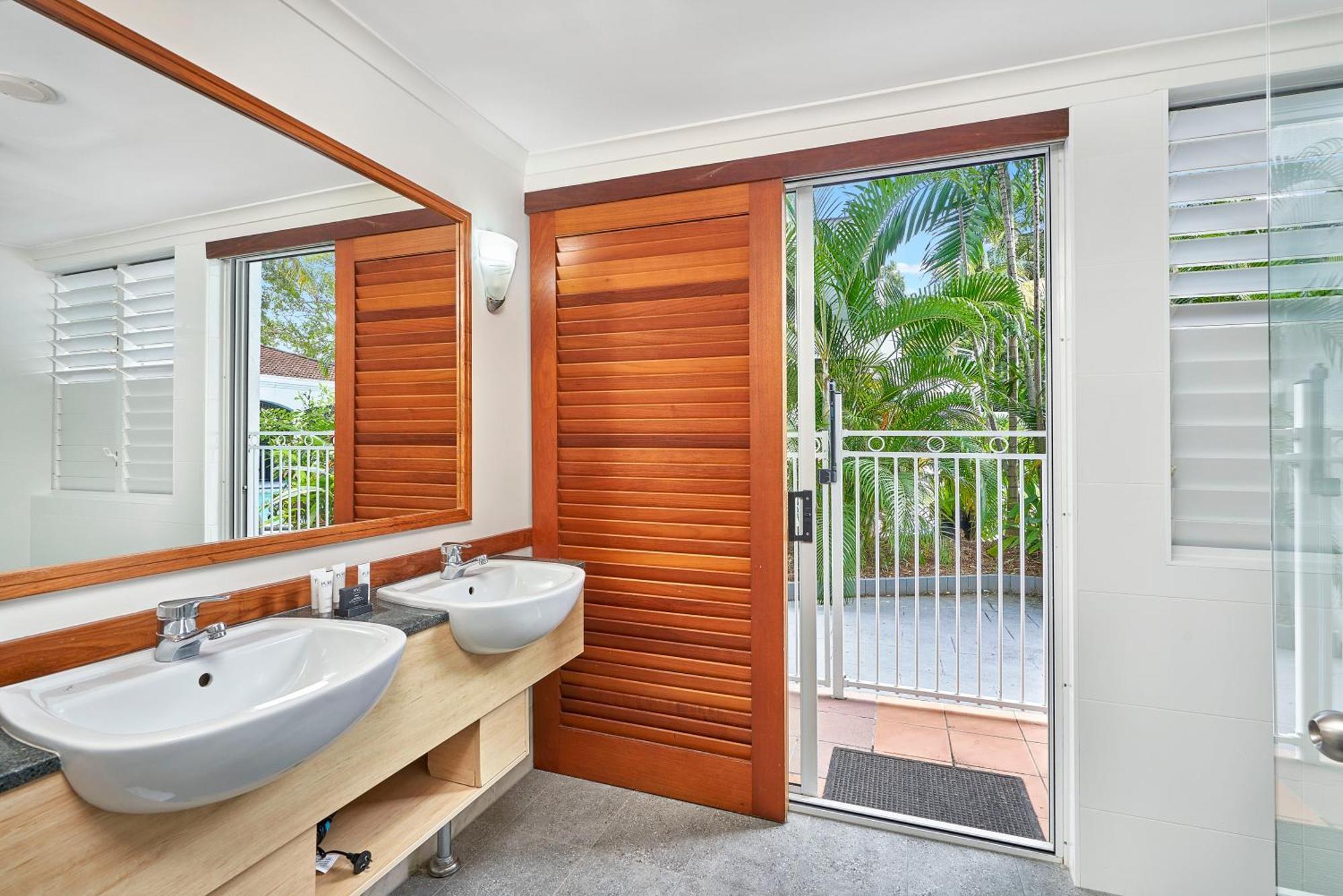 Alassio Apartments With Direct Pool Access Palm Cove Phòng bức ảnh