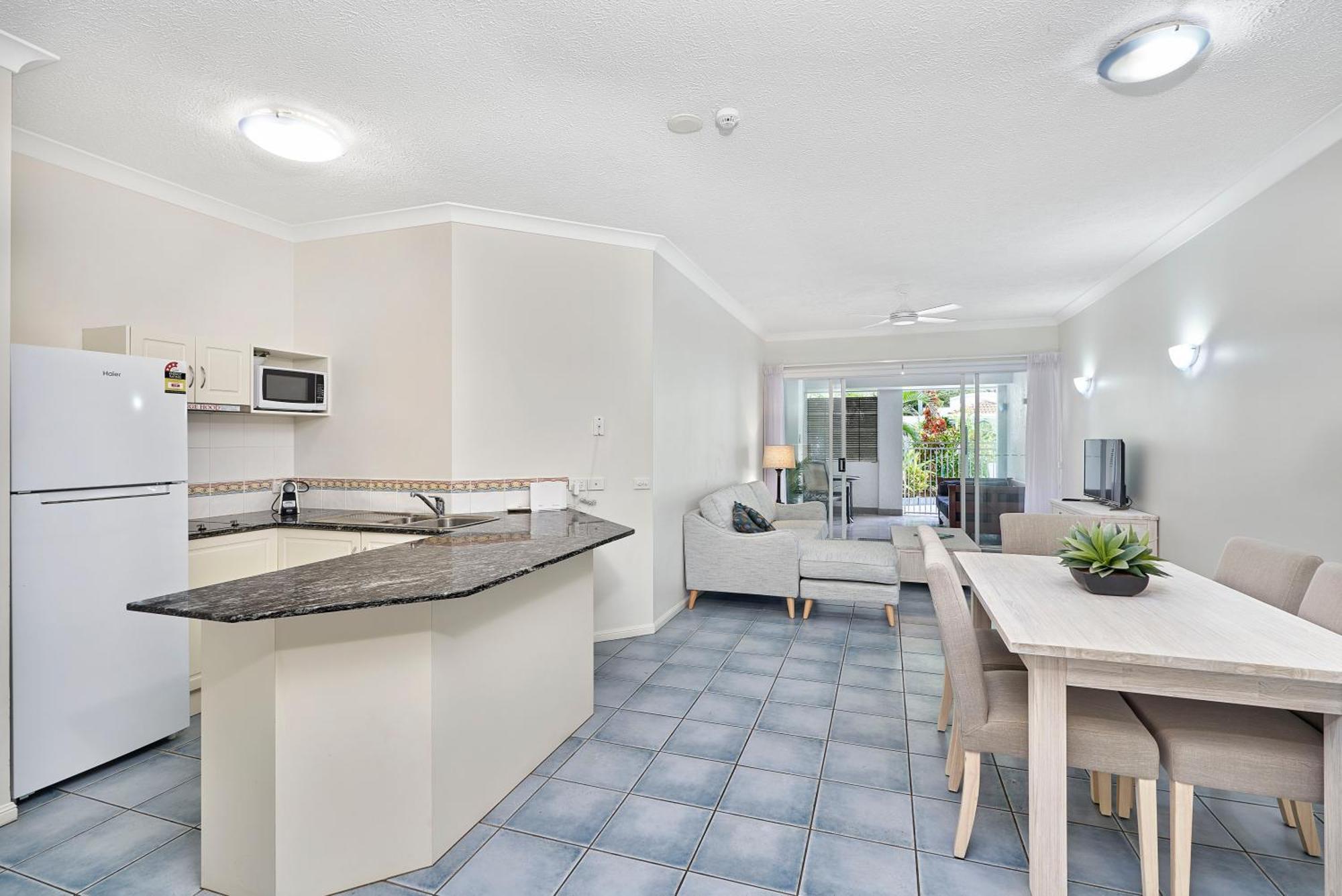 Alassio Apartments With Direct Pool Access Palm Cove Phòng bức ảnh