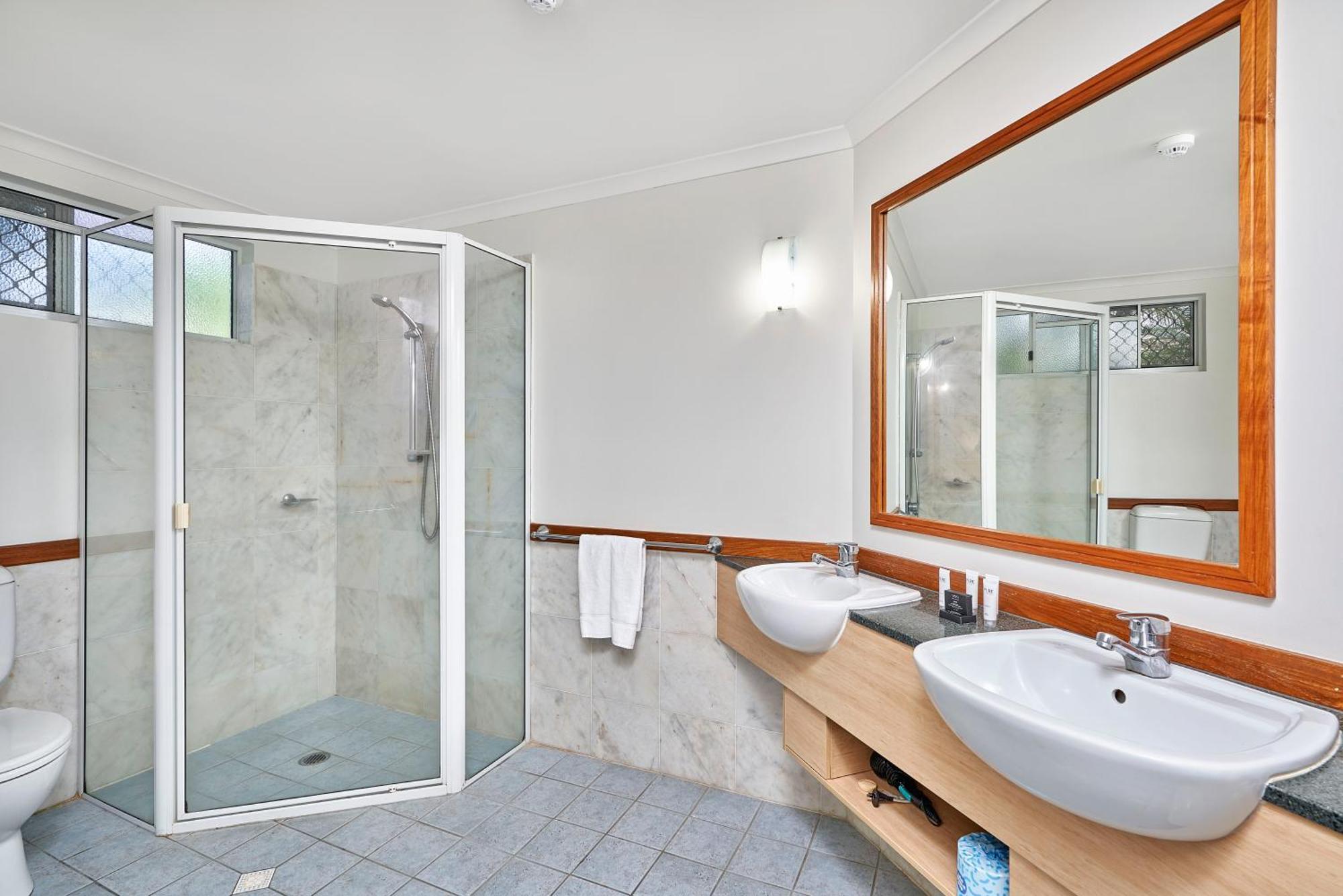 Alassio Apartments With Direct Pool Access Palm Cove Phòng bức ảnh